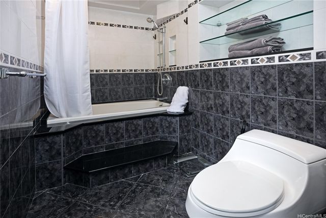 531 Hahaione Street 2-4A, Honolulu, HI 96825