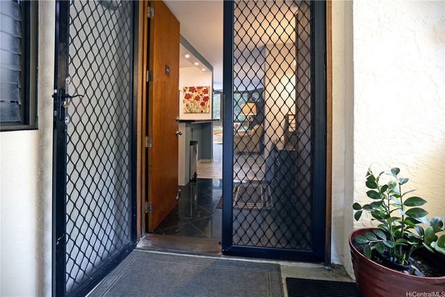 531 Hahaione Street 2-4A, Honolulu, HI 96825