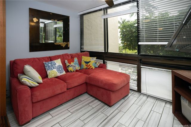 531 Hahaione Street 2-4A, Honolulu, HI 96825