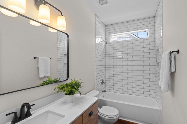 1892 Palmetto Isle Drive, Mount Pleasant, SC 29466