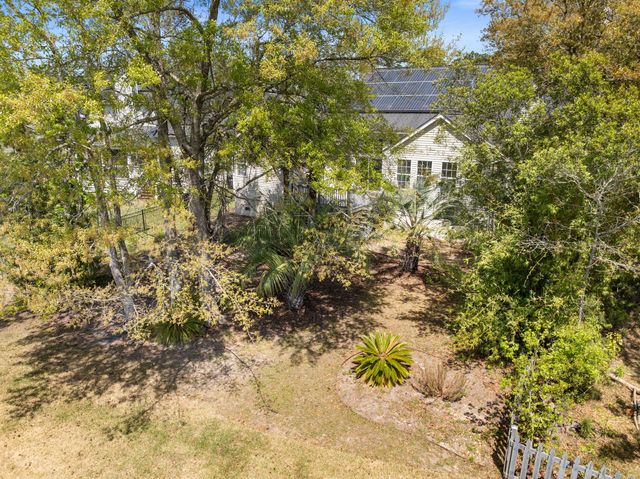 1892 Palmetto Isle Drive, Mount Pleasant, SC 29466