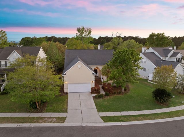 1892 Palmetto Isle Drive, Mount Pleasant, SC 29466