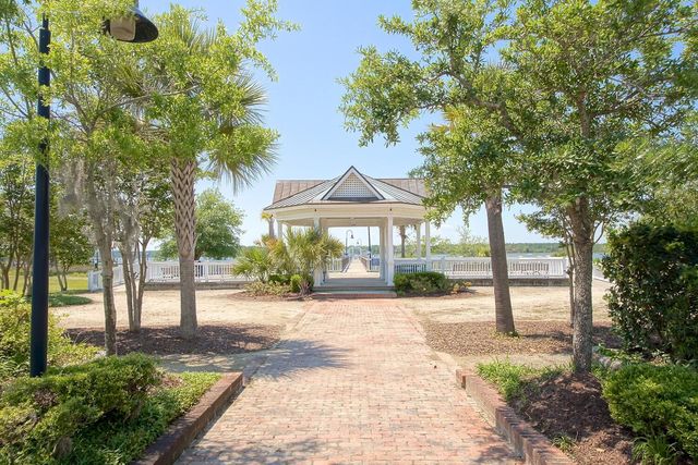 1892 Palmetto Isle Drive, Mount Pleasant, SC 29466