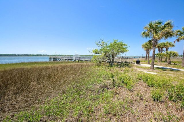 1892 Palmetto Isle Drive, Mount Pleasant, SC 29466