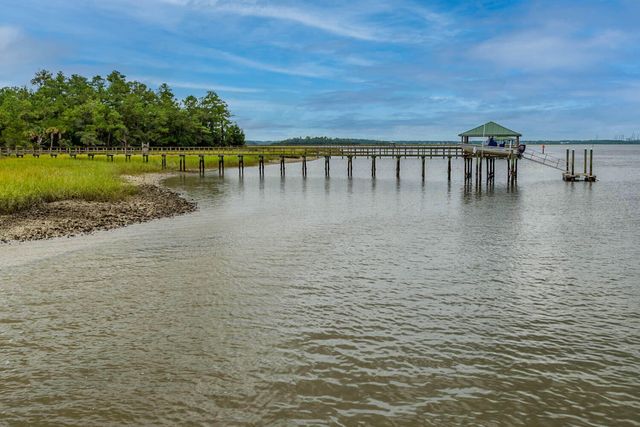 1892 Palmetto Isle Drive, Mount Pleasant, SC 29466