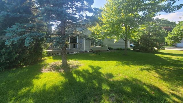 7711 W Terrace DRIVE, Franklin, WI 53132