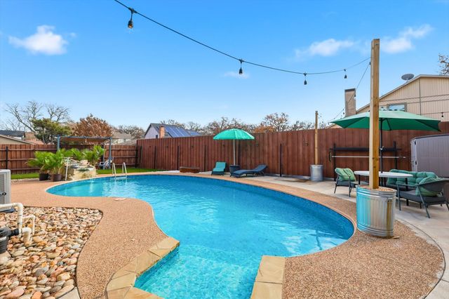 3036 Old Orchard Lane, Bedford, TX 76021