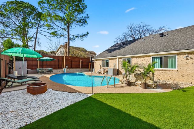 3036 Old Orchard Lane, Bedford, TX 76021