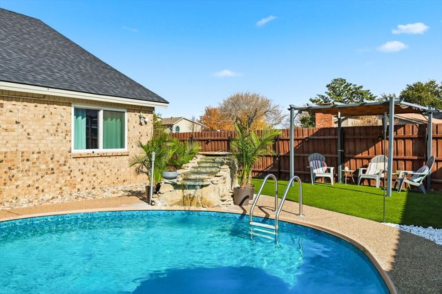 3036 Old Orchard Lane, Bedford, TX 76021