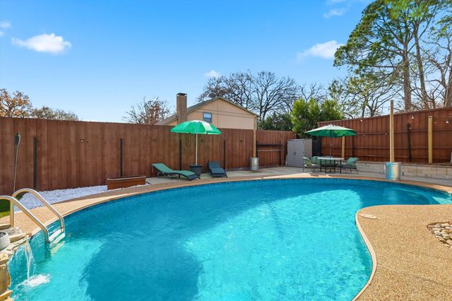 3036 Old Orchard Lane, Bedford, TX 76021