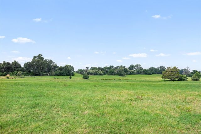 360 Johnson Road, La Grange, TX 78945