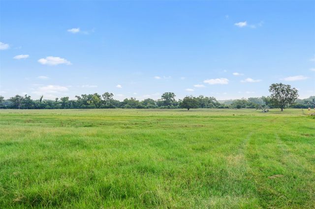 360 Johnson Road, La Grange, TX 78945