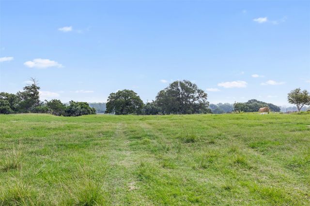 360 Johnson Road, La Grange, TX 78945