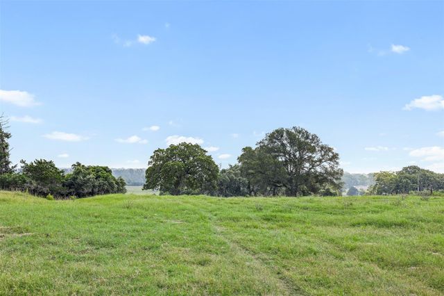 360 Johnson Road, La Grange, TX 78945