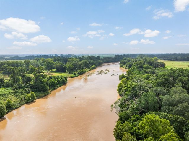 360 Johnson Road, La Grange, TX 78945