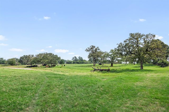360 Johnson Road, La Grange, TX 78945