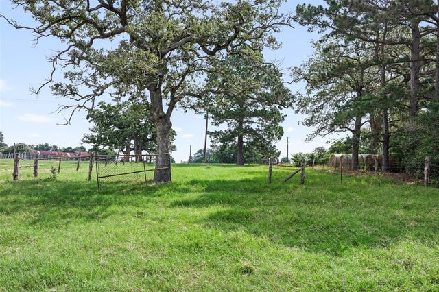 360 Johnson Road, La Grange, TX 78945