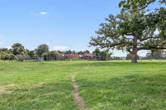 360 Johnson Road, La Grange, TX 78945