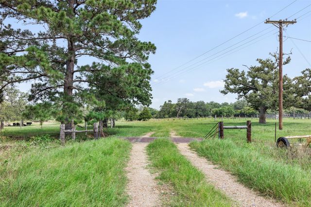 360 Johnson Road, La Grange, TX 78945
