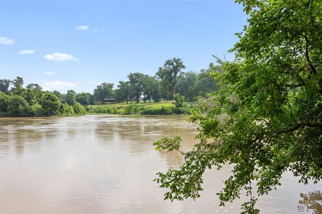 360 Johnson Road, La Grange, TX 78945