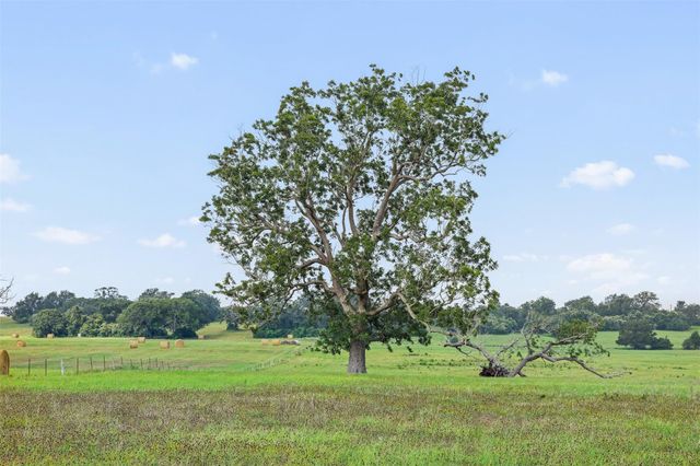 360 Johnson Road, La Grange, TX 78945
