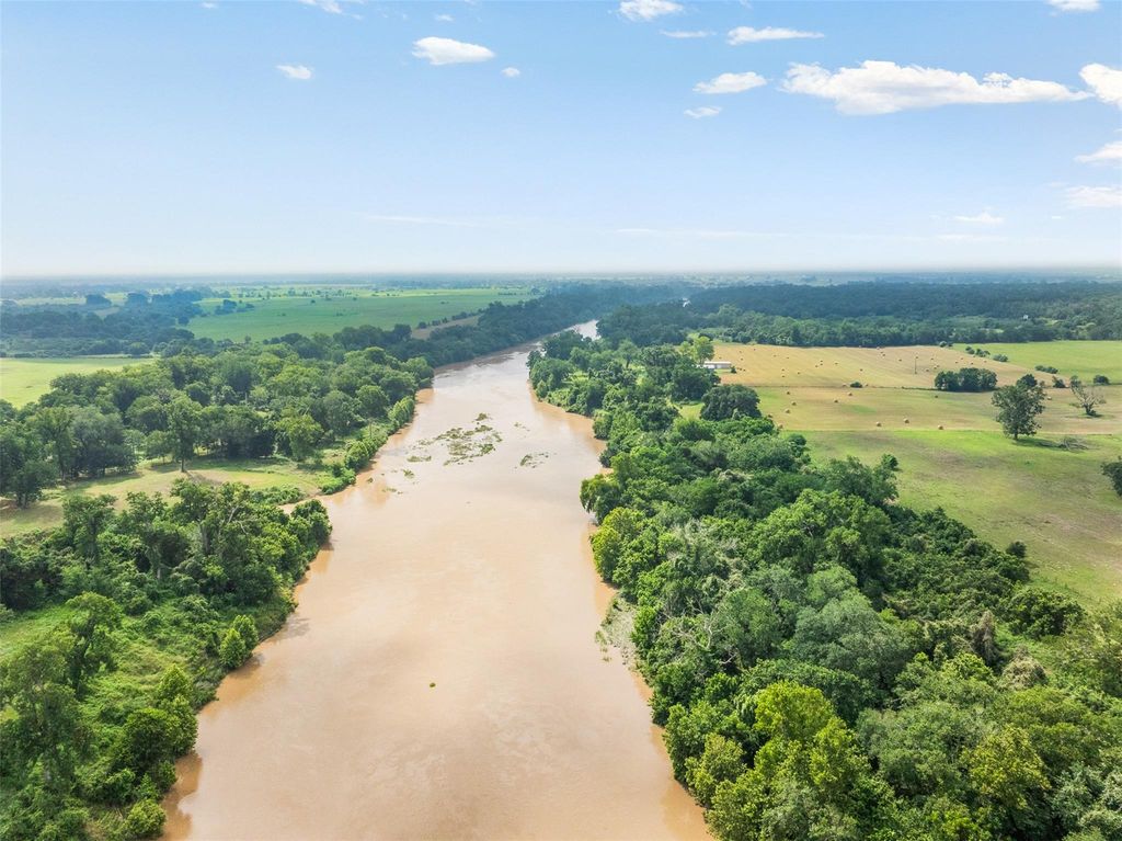 360 Johnson Road, La Grange, TX 78945