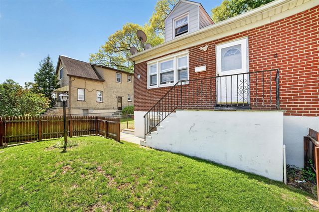 15 Halley Street, Yonkers, NY 10704
