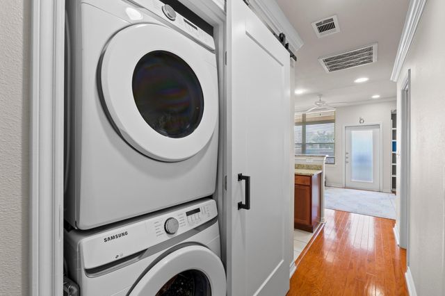 305 E 31st ST 2, Austin, TX 78705