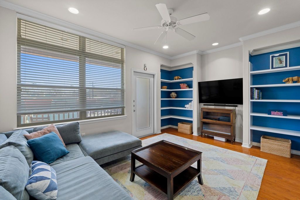 305 E 31st ST 2, Austin, TX 78705