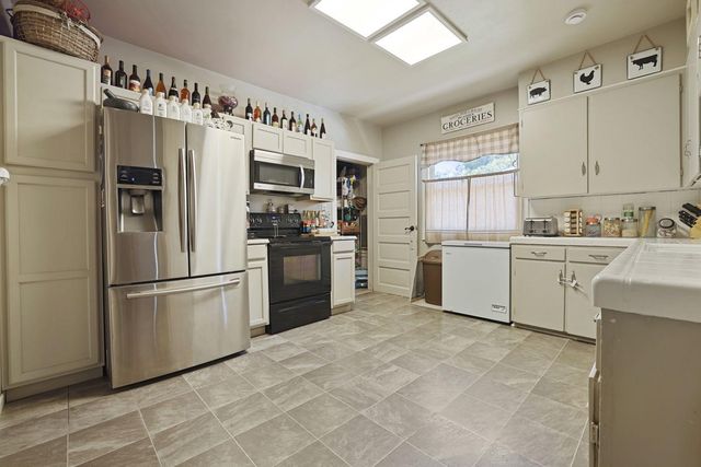 411 Crane Ave, Turlock, CA 95380