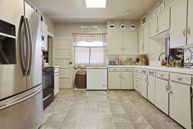 411 Crane Ave, Turlock, CA 95380