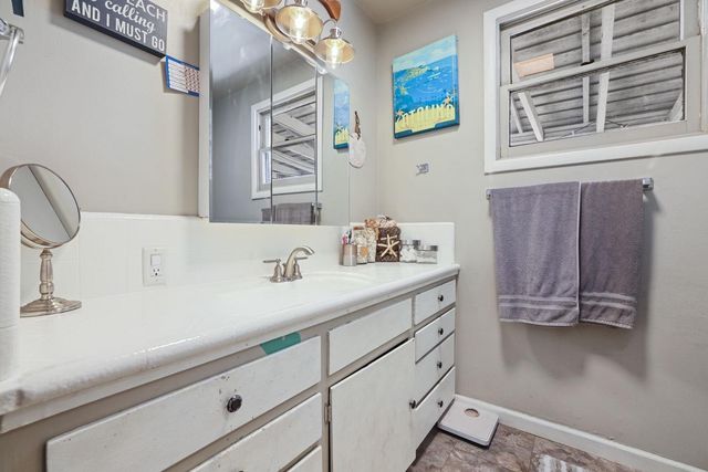 411 Crane Ave, Turlock, CA 95380