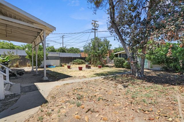 411 Crane Ave, Turlock, CA 95380
