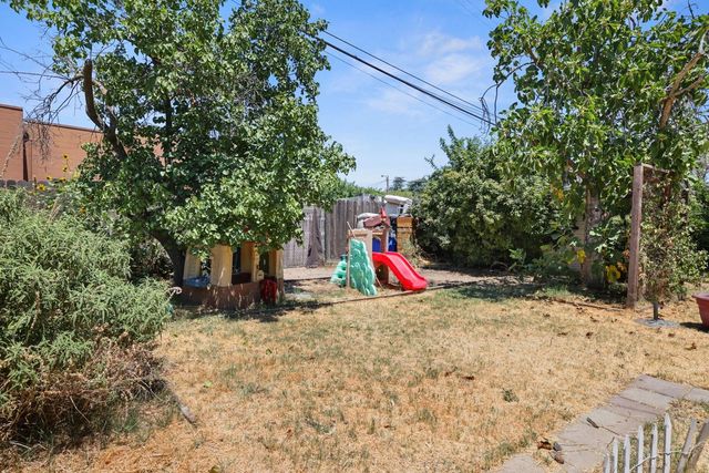 411 Crane Ave, Turlock, CA 95380