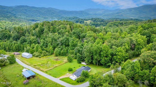 145 Escape Mountain Road, Hampton, TN 37658