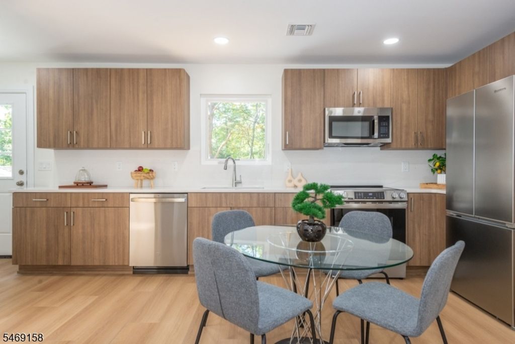 204 Idalroy Trl, Hopatcong Boro, NJ 07843 — photo 5