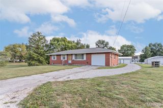 123 Tolle Lane, Godfrey, IL 62035