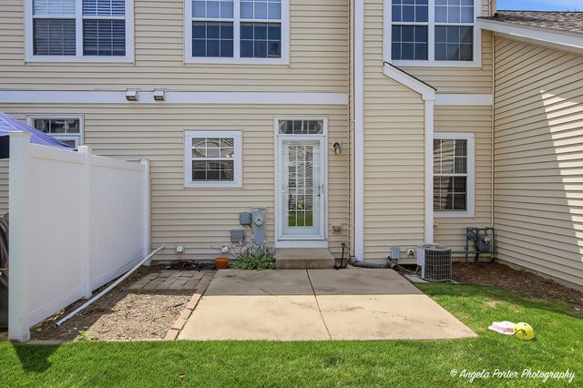 2714 Kendall Crossing, Johnsburg, IL 60051