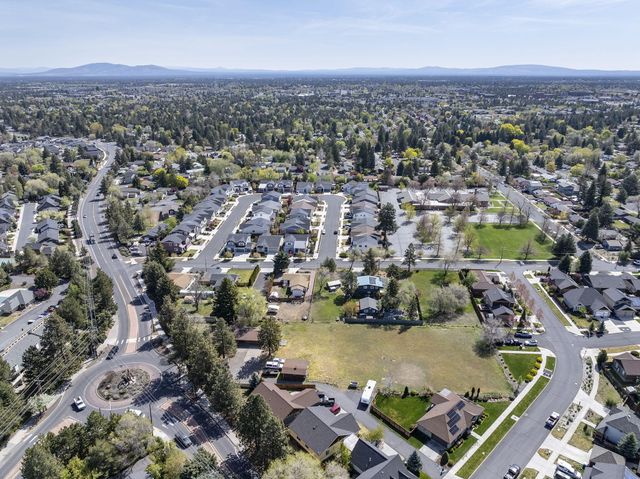 2640 NE 8th Street, Bend, OR 97701
