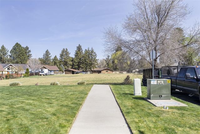 2640 NE 8th Street, Bend, OR 97701