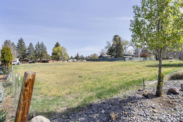 2640 NE 8th Street, Bend, OR 97701