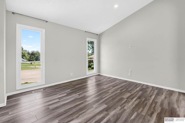 15515 Jackson Circle, Omaha, NE 68154