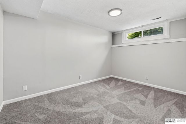 15515 Jackson Circle, Omaha, NE 68154