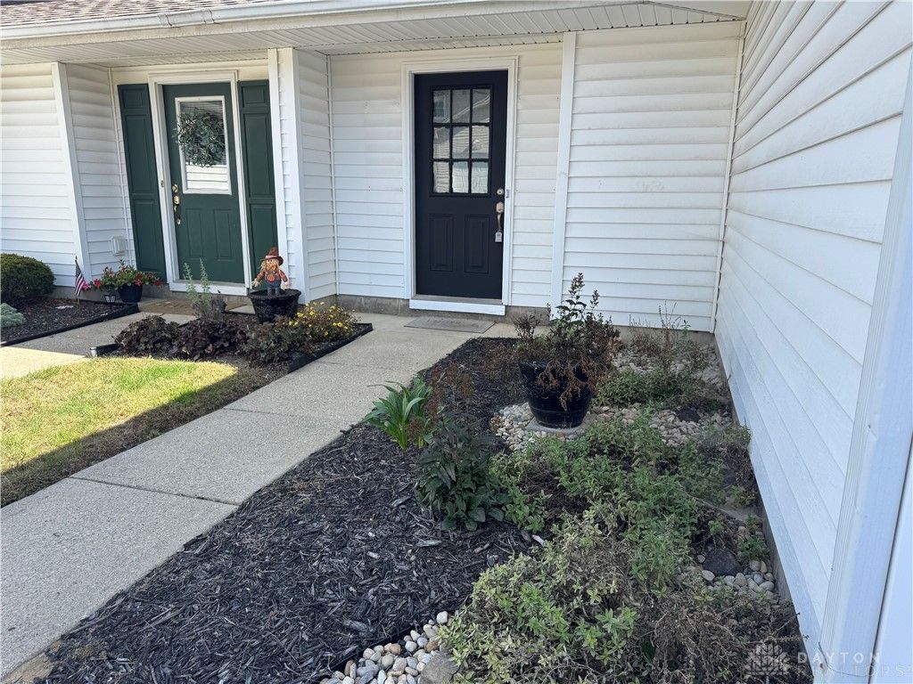 9694 Centerville Creek Lane, Dayton, OH 45458