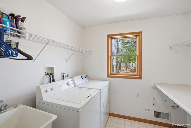 3136 Cherry Tree Lane, Ann Arbor, MI 48108