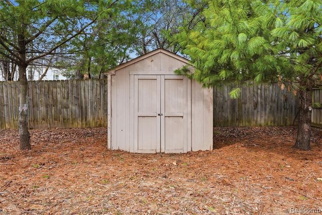 3136 Cherry Tree Lane, Ann Arbor, MI 48108