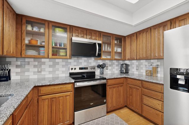 932 Freestone Drive, Arlington, TX 76017