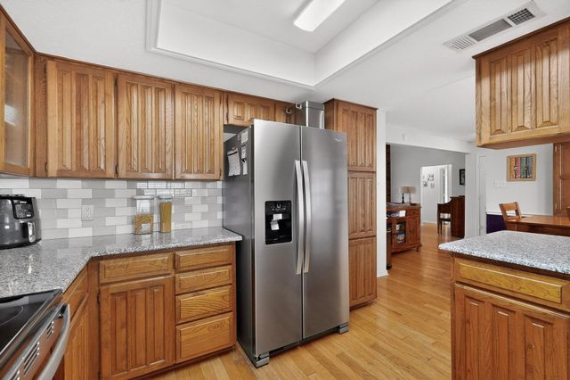 932 Freestone Drive, Arlington, TX 76017