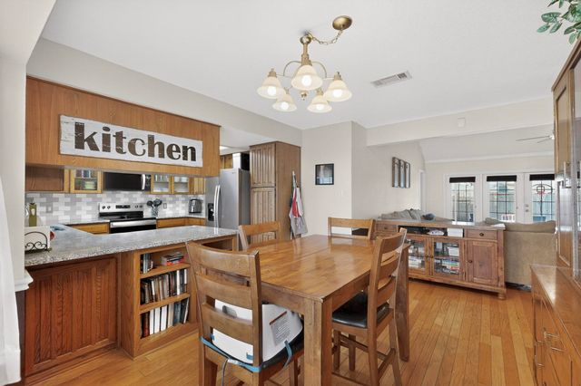 932 Freestone Drive, Arlington, TX 76017