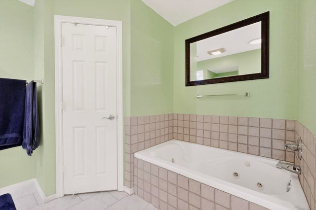 932 Freestone Drive, Arlington, TX 76017